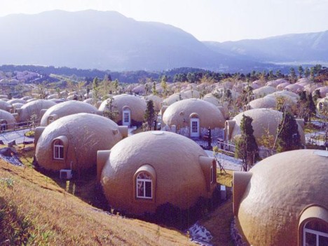 Курортный купольный городок в Японии, о.Кюсю